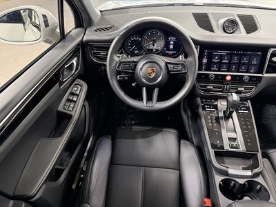 2026 Porsche Macan - Photo 17