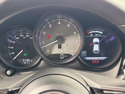 2026 Porsche Macan - Photo 40