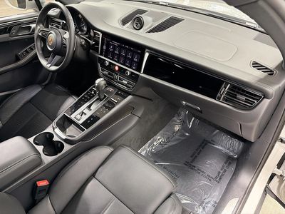 2026 Porsche Macan - Photo 15