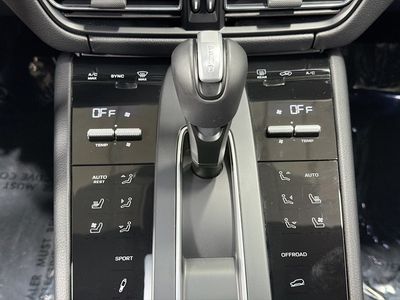 2026 Porsche Macan - Photo 34