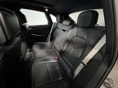 2026 Porsche Macan - Photo 21