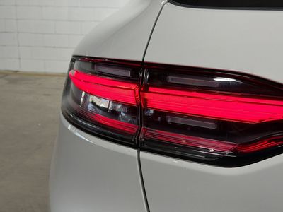 2026 Porsche Macan - Photo 11