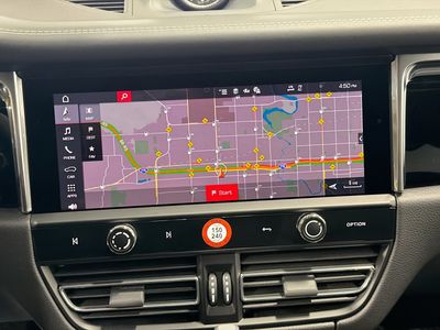 2026 Porsche Macan - Photo 32