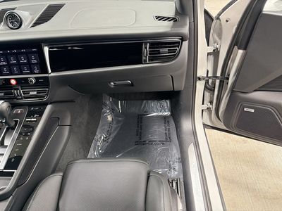 2026 Porsche Macan - Photo 18