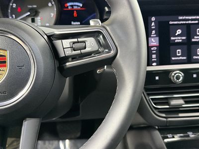2026 Porsche Macan - Photo 38