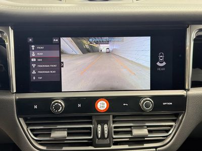 2026 Porsche Macan - Photo 33