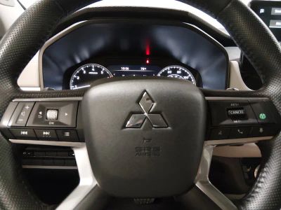 2025 Mitsubishi Outlander - Photo 12
