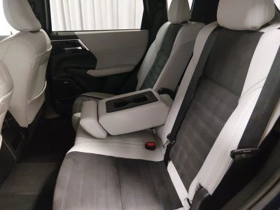 2025 Mitsubishi Outlander - Photo 24