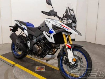 2026 Suzuki V-STROM 1050DE — front three-quarter view