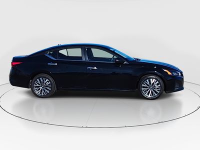 2024 Nissan Altima — photo 8 view