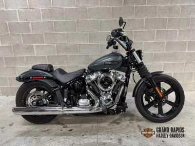 2025 Harley-Davidson® FXBB - Street Bob® — front three-quarter view
