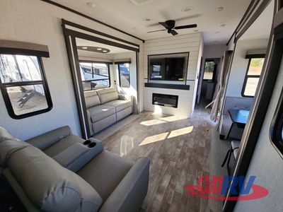 2025 CrossRoads RV Hampton - Photo 26
