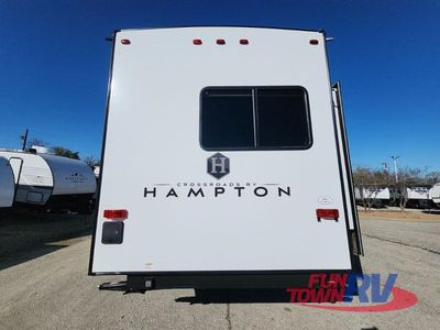 2025 CrossRoads RV Hampton - Photo 7