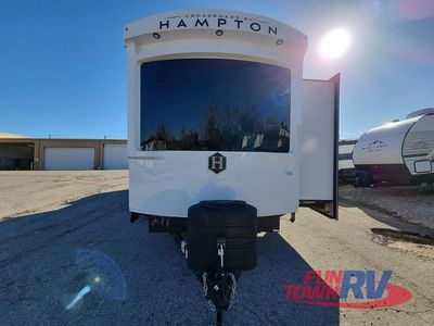 2025 CrossRoads RV Hampton - Photo 3