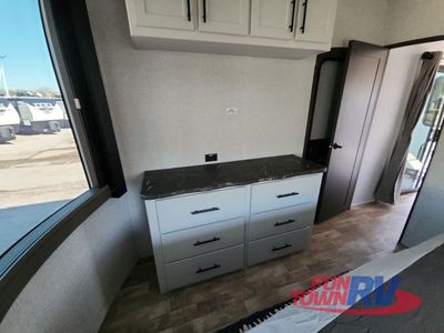 2025 CrossRoads RV Hampton - Photo 39