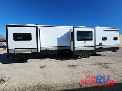 2025 CrossRoads RV Hampton - Photo 5