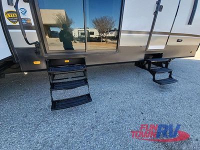 2025 CrossRoads RV Hampton - Photo 17