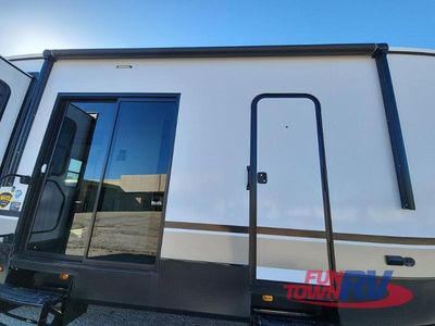 2025 CrossRoads RV Hampton - Photo 15