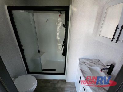 2025 CrossRoads RV Hampton - Photo 32