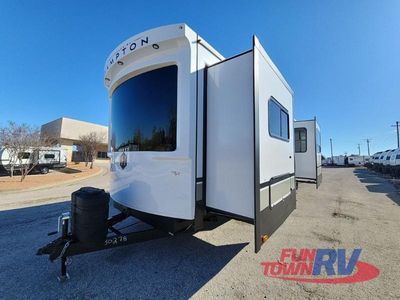 2025 CrossRoads RV Hampton - Photo 4