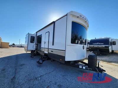 2025 CrossRoads RV Hampton - Photo 11