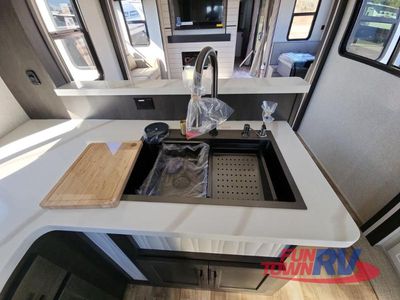 2025 CrossRoads RV Hampton - Photo 20