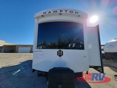 2025 CrossRoads RV Hampton - Photo 12