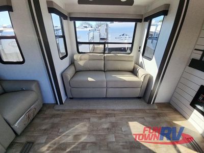 2025 CrossRoads RV Hampton - Photo 27