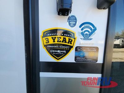 2025 CrossRoads RV Hampton - Photo 10