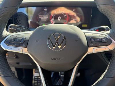 2026 Volkswagen Tiguan — photo 17 view