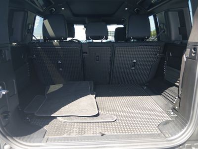 2025 Land Rover Defender - Photo 11