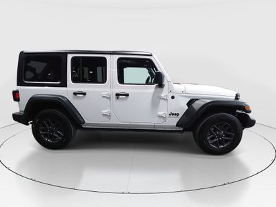 2024 Jeep Wrangler — photo 8 view