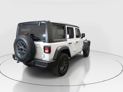 2024 Jeep Wrangler — photo 7 view