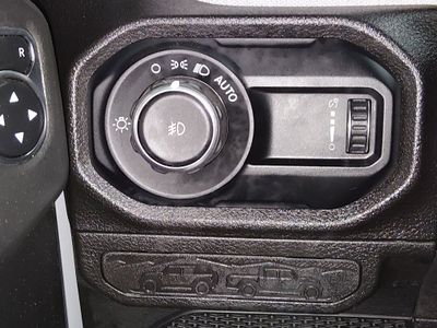 2024 Jeep Wrangler — photo 13 view