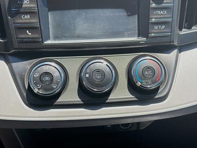 2015 Toyota RAV4 - Photo 14