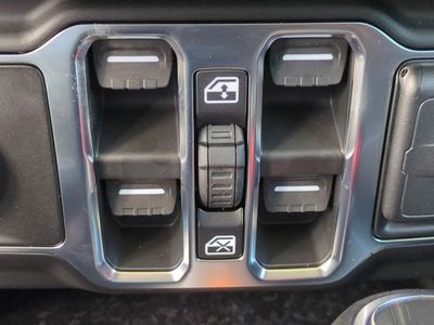 2026 Jeep Gladiator — photo 25 view