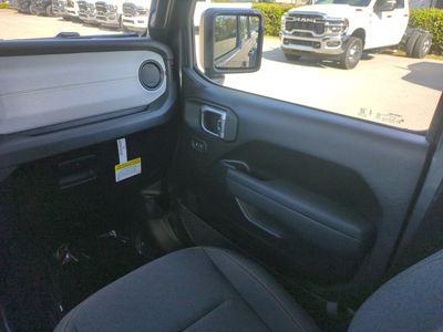 2026 Jeep Gladiator — photo 19 view