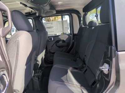 2026 Jeep Gladiator — photo 16 view