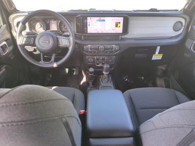 2026 Jeep Gladiator — photo 17 view