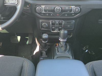 2026 Jeep Gladiator — photo 21 view