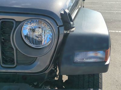 2026 Jeep Gladiator — photo 10 view
