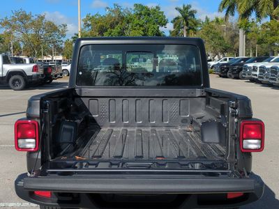 2026 Jeep Gladiator — photo 15 view