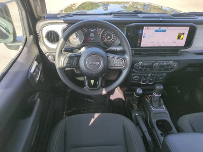2026 Jeep Gladiator — photo 18 view