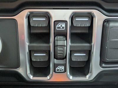 2026 Jeep Wrangler - Photo 23