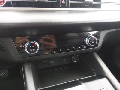 2024 Mitsubishi Outlander Plug-In Hybrid — photo 19 view