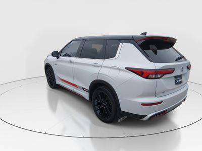 2024 Mitsubishi Outlander Plug-In Hybrid — detail view