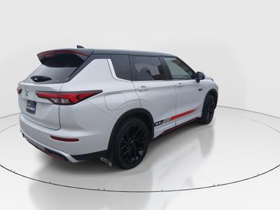 2024 Mitsubishi Outlander Plug-In Hybrid — photo 7 view