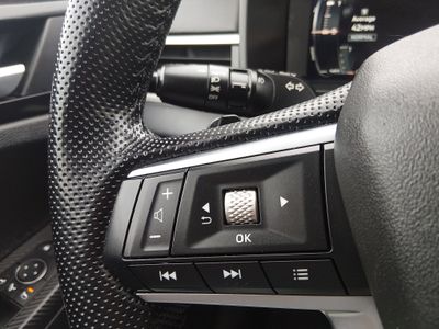2024 Mitsubishi Outlander Plug-In Hybrid — photo 13 view