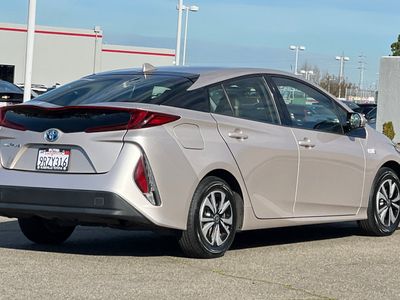 2017 Toyota Prius Prime - Photo 2
