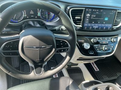 2024 Chrysler Pacifica — photo 14 view